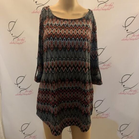 New direction. Sz M. Chevron Print Pullover Tunic. 3/4 Roll Tab Sleeves. B84. - Picture 1 of 5